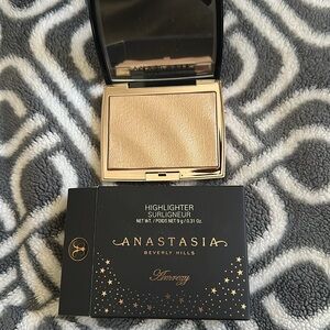 Anastasia Beverly Hills Amrezy Highlighter